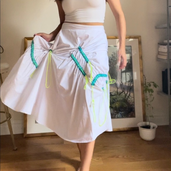 White drawstring utility skirt. - Picture 3 of 4